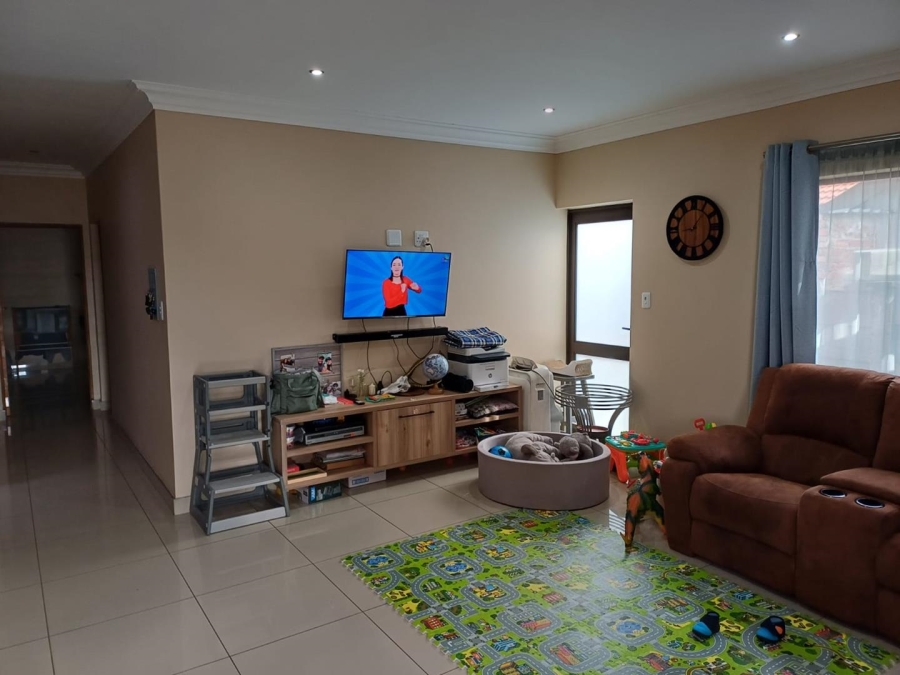 3 Bedroom Property for Sale in Pellissier Free State